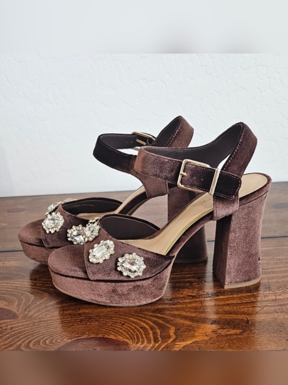 NEW Cooper Key Celleste Two Velvet Jewel Dress Sandals Sz 8 Embellished Brown - Picture 2 of 2